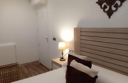 Villamiel Hotel | Habitación ideada para parejas con Jacuzzi, desayuno romántico y opción de cenas en su restaurante