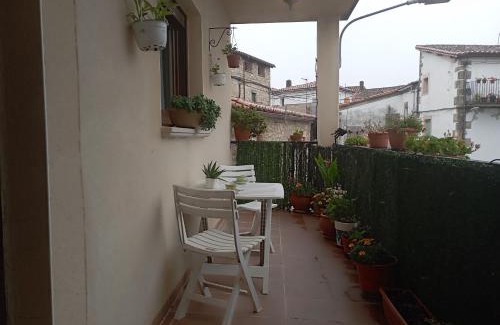 Villamiel Hotel | Habitación ideada para parejas con Jacuzzi, desayuno romántico y opción de cenas en su restaurante