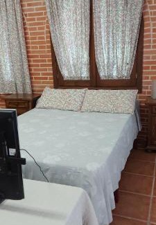 Azuqueca de Henares Apartment | Habitación,Piscina y Jardín