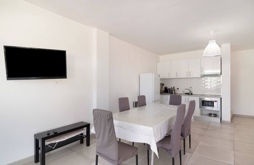 San Fernando Apartment | 'Habitación Rosa' with Mountain View, Wi-Fi and Air Conditioning