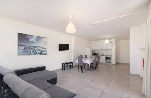 San Fernando Apartment | 'Habitación Rosa' with Mountain View, Wi-Fi and Air Conditioning