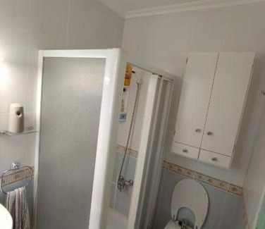 Novelda House | Habitacion Cama grande piso compartido 150x190 smart TV wifi baño compartido