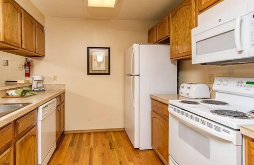 Ketchum Condo | Habitat Condo 2 Bedroom Year-Round Hot Tub & Walk to Downtown Ketchum