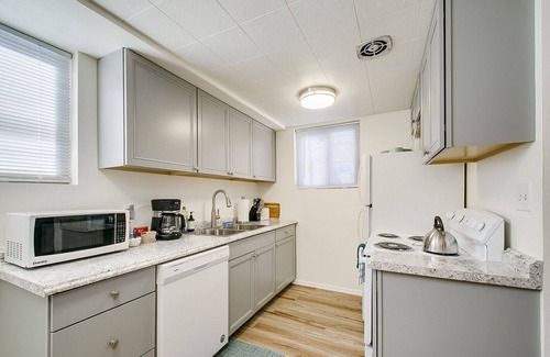 North End Apartment | #HabitueHomes - Red Ivy #4 - 2 Bed + Pullout Sofa + Dog Friendly