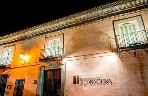 San Martin de Valdeiglesias Hotel | Hacienda La Coracera