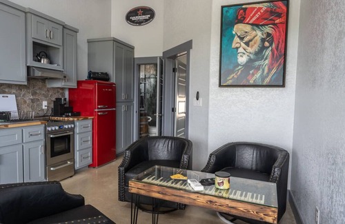 Johnson City House | HACIENDA AMOR Summary