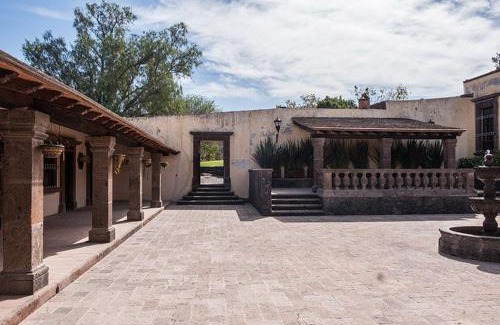 San Juan del Rio House | Hacienda con Alberca Vintage