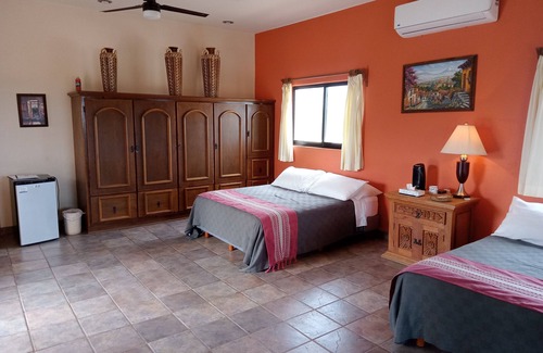 La Ribera Bed & Breakfast | Hacienda de Palmas: Room #1 Grande with two queen size beds and sofa bed