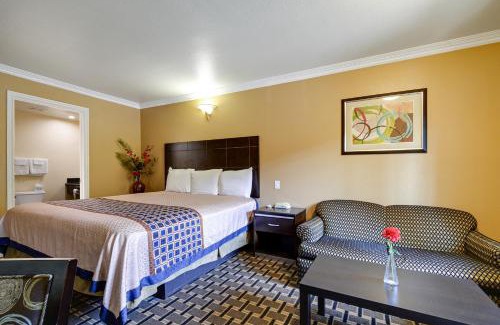 La Puente Hotel | Hacienda Inn