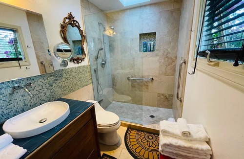 Cathedral City Cove House | Hacienda Paradise CASITA with POOL! 5-Star Reviews on competitive rental site.