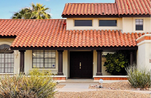 Mesa House | Hacienda Vibes: Sleeps 14, Heated Pool, Spa, Cinema, and more!