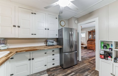 Carbondale Cottage | Hack's Lakefront Hideaway @ Newton Lake with AC/Heat/Wifi @ Pet Friendly