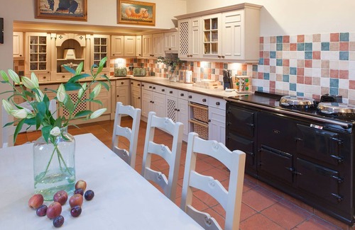 Foxley Cottage | Hackford Hall - sleeps 28 guests in 13 bedrooms