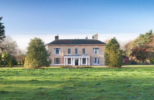 Foxley Cottage | Hackford Hall - sleeps 28 guests in 13 bedrooms
