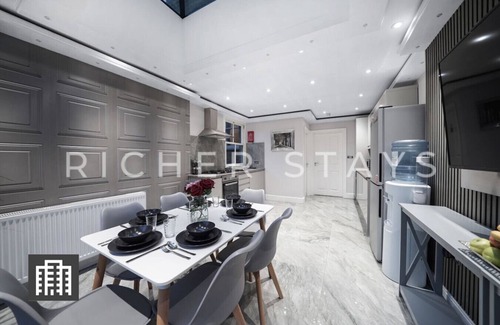 Leabridge House | Hackney Suites - Double En-suite Room (F1)