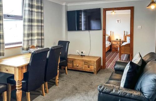 Over Haddon House | Haddon Cottage - Uk40270