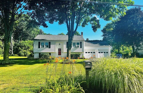 Hadley House | Hadley Amherst Location.Explore the Valley Colleges!