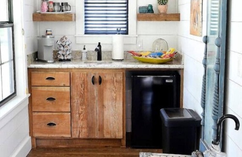 Round Top Cottage | Hadley Cottage @ The Lone Star Farm