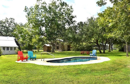 Round Top Cottage | Hadley Cottage @ The Lone Star Farm