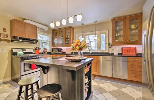 Hadley House | Hadley Vacation Rental 24 Mi to Springfield!
