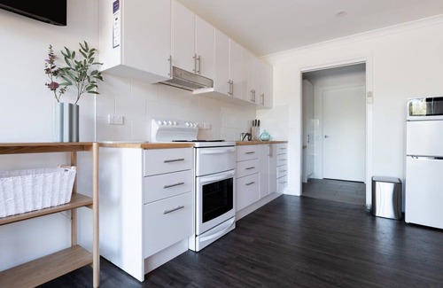 Hadspen Apartment | Hadspen Riverview Retreat: Blue Gum Studio