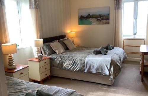 The Lizard Bed & Breakfast | Haelarcher Farmhouse and Helicopter B&B