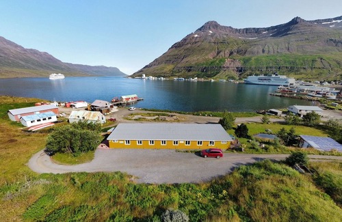 Seydisfjordur Hostel | Hafaldan HI Hostel - Harbour building
