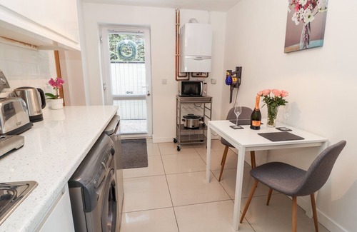 Flintshire Cottage | HAFAN FACH, with a garden in Mold