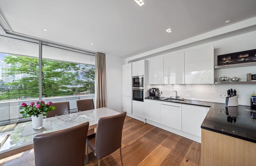 Strandkai Apartment | Hafencity, Marco Polo Tower, exclusive location, pure luxury, harbor view