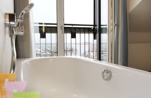 Heiligenhafen Hotel | Hafenhotel Meereszeiten