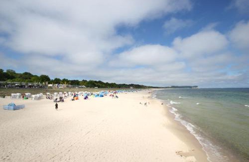 Monchgut-Granitz House | hafennahes Ferienhaus mit Terrasse und Meerblick - Ferienhaus TimpeTe Steuerbord