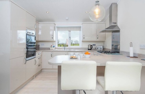 Ludchurch House | Hafod y Coed Lodge, Holiday Home Princes Gate, Near Narberth, Sleeps 4, 2 bedrooms, bathrooms