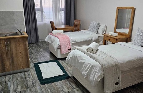 Mid Illovo Cabin | HAGAR LODGE