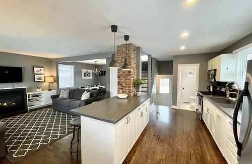 Burlington House | Hager House - Charming retreat downtown Burlington