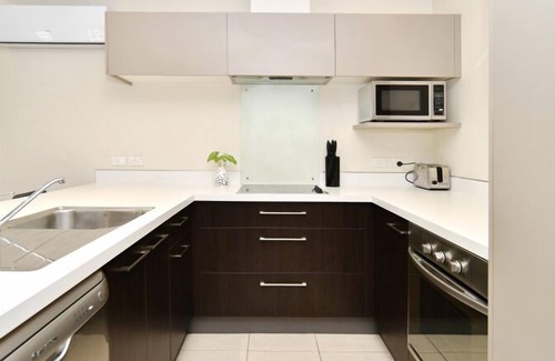 Riccarton Apartment | Hagley Apartment-Upmarket Apart. w/Private Courtyard -Right Next to Hagley Park