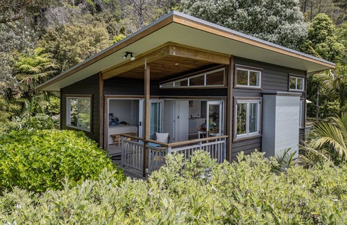 Hahei House | Hahei Tree Top Retreat