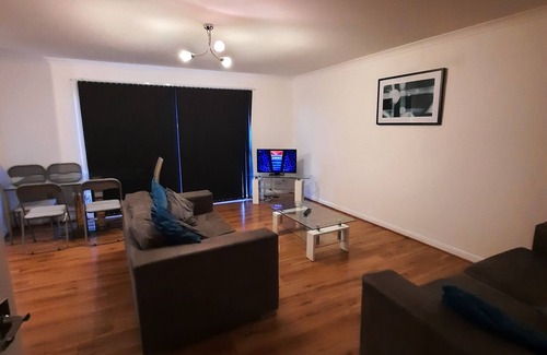 East Kilbride Apartment | Hairmyres home from home, close to the station and Hospital.