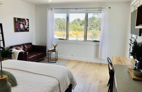 Inverloch Bed & Breakfast | Hakea King Suite- Inlet Waters Escape. Stroll the inlet & nature boardwalk