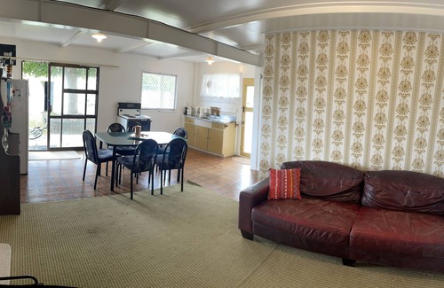 Te Mata House | Hakuna Te Mata - Bush walks beach & waterholes - Coromandel Coast