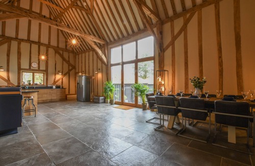 Wissett Cottage | HALCYON BARN, WISSETT, pet friendly, with hot tub in Halesworth