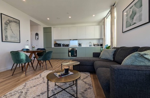 Tottenham Hale Apartment | Hale Elite Apartment : City Center : Retail Park