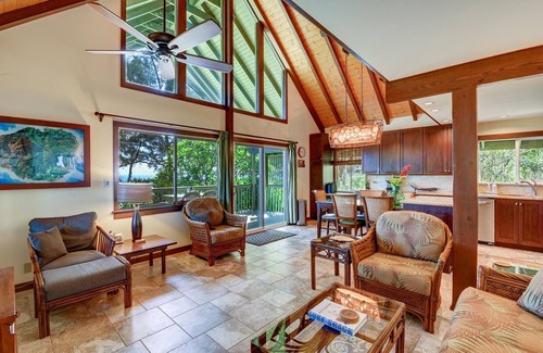 Wainiha House | Hale Kamapua`a. Ocean Front in Hanalei. Steps to Beach, A/C, TVR4206