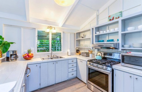 Hanalei House | Hale Kanani Kauai: Steps to Hanalei Bay w/AC, Mountain & Waterfall Views