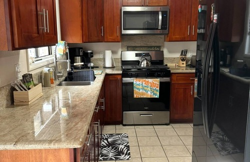 Kahalu u House | Hale Koolau 2-bedroom house with WiFi, W/D and AC in lovely Kaneohe 30days