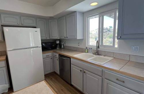 Kohala Estates House | Hale Lewa ~ Newer Home ~ Ocean Views ~ 30 Day Rent