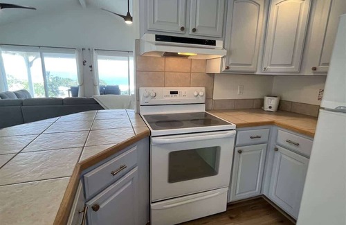 Kohala Estates House | Hale Lewa ~ Newer Home ~ Ocean Views ~ 30 Day Rent