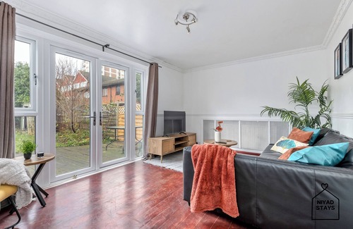 Tottenham Green Bed & Breakfast | Hale Lodge