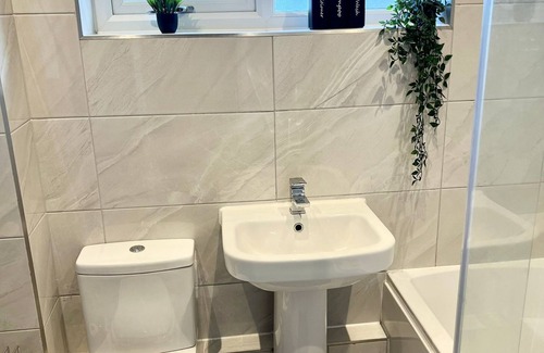 Tottenham Green Bed & Breakfast | Hale Lodge