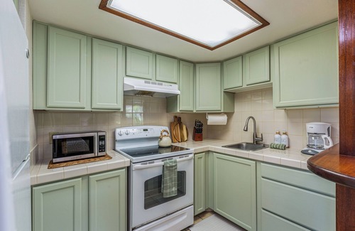 Wainiha Condo | Hale Maluhia: Beach Front! Tunnels Beach Haven, Pool & Hot Tub. Steps to the Sand!