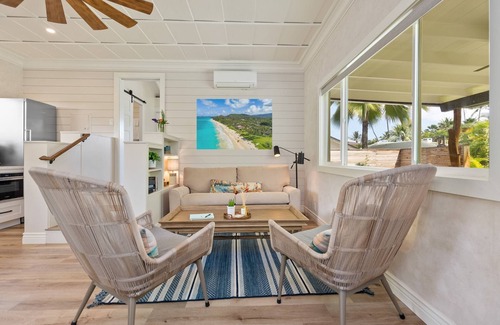 Kailua House | Hale Oahu Cottage by Avantstay Stunning Beachfront Estate!